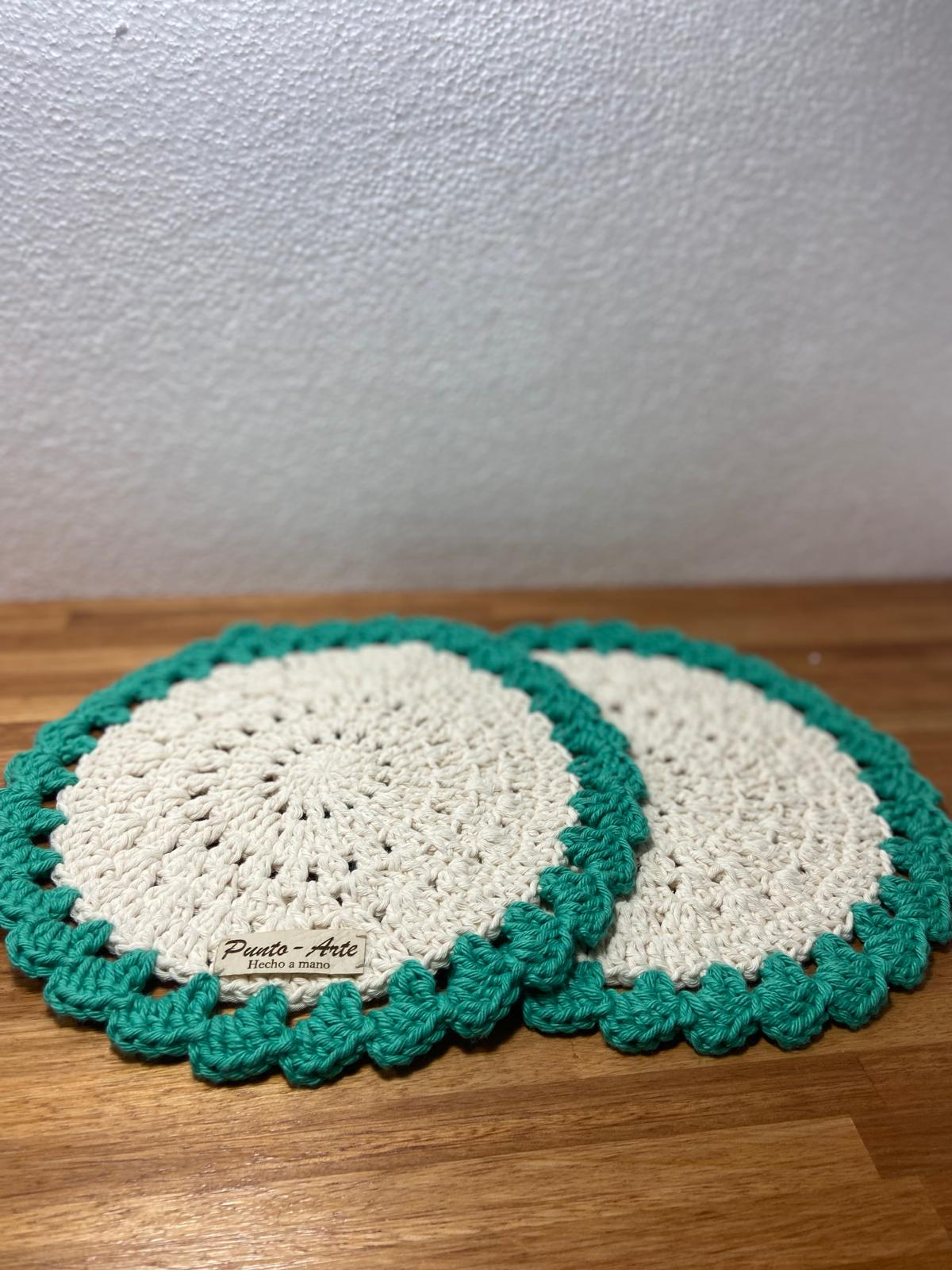Posa platos en crochet, artesanales. Pack x 2