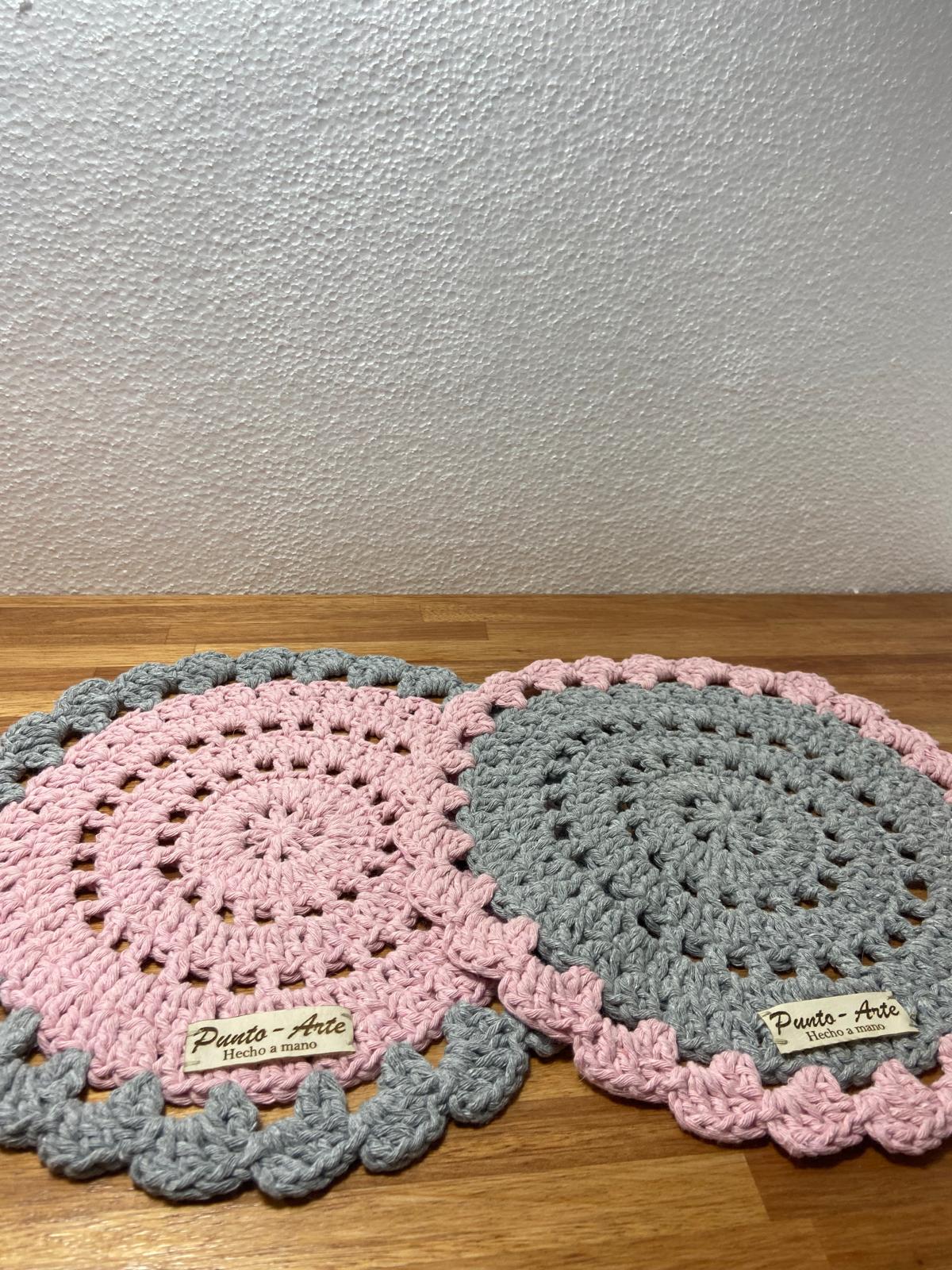 Posa platos en crochet, artesanales. Pack x 2