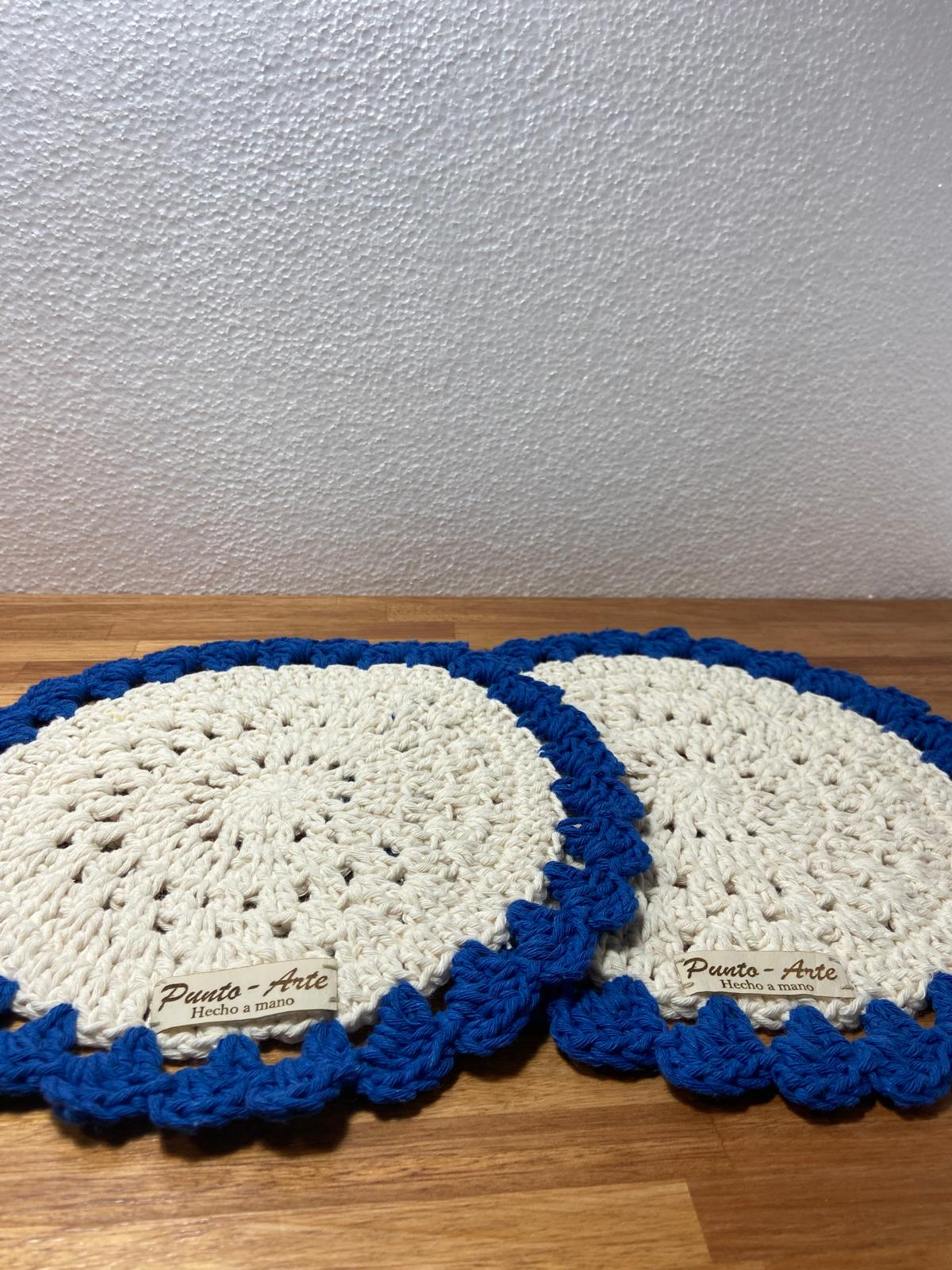 Posa platos en crochet, artesanales. Pack x 2