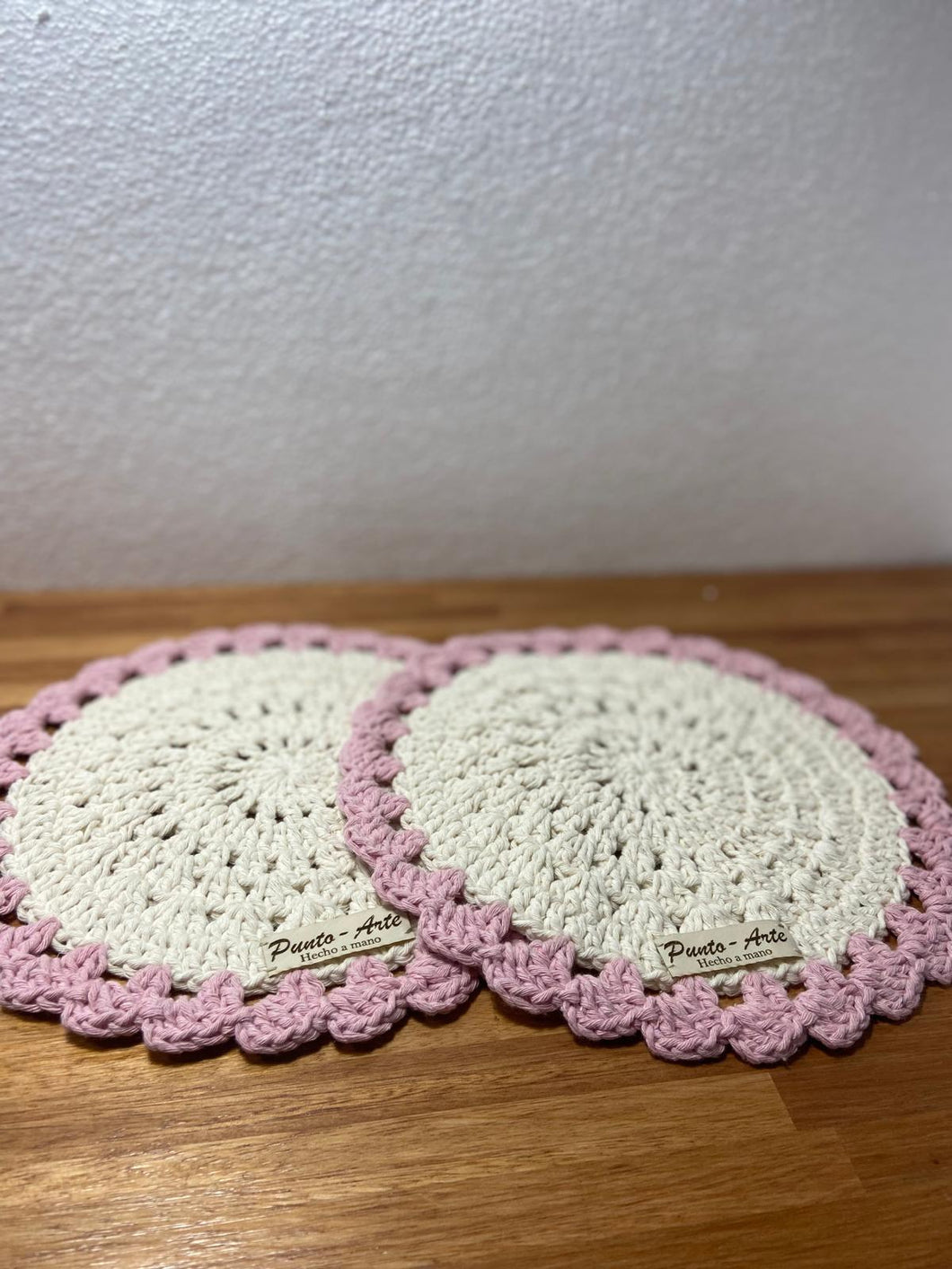 Posa platos en crochet, artesanales. Pack x 2