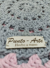 Cargar imagen en el visor de la galería, Posa platos en crochet, artesanales. Pack x 2
