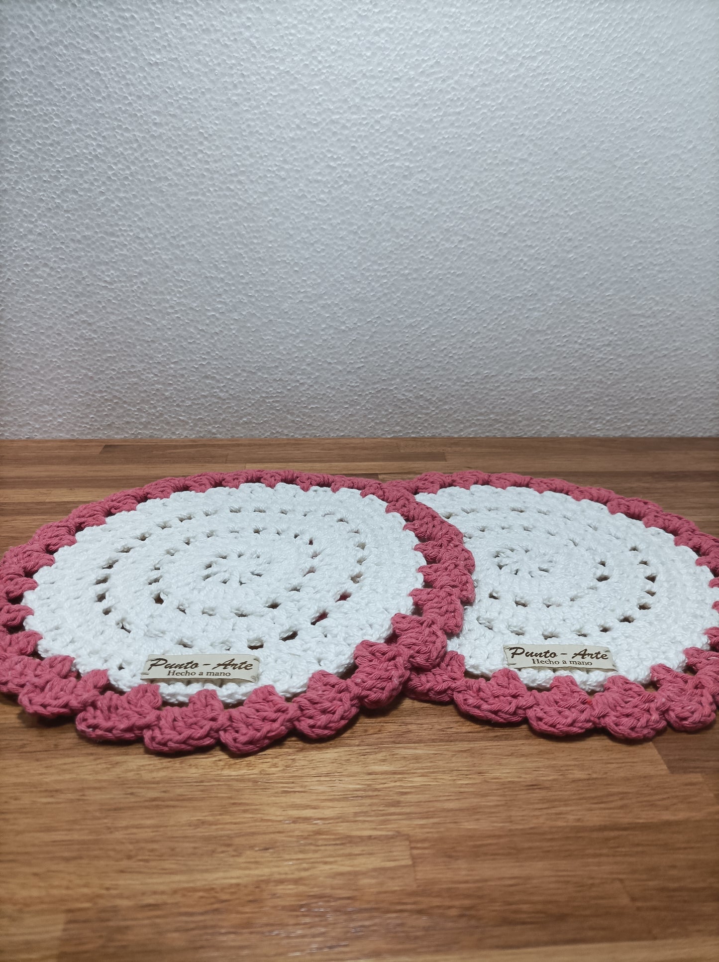 Posa platos en crochet, artesanales. Pack x 2